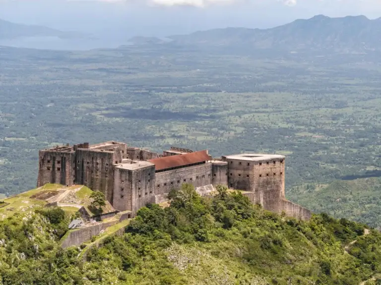 La Relation Dynamique entre Patrimoine et Économie : Un Moteur de Progrès par l’Attraction Touristique.
